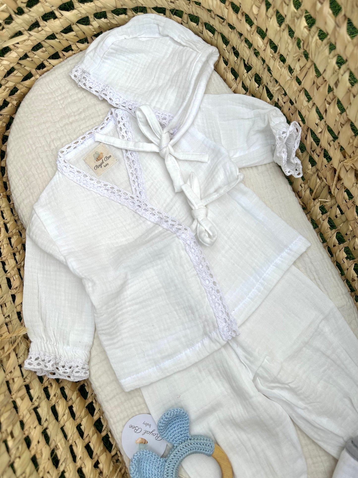 newborn first outfit with bonnet